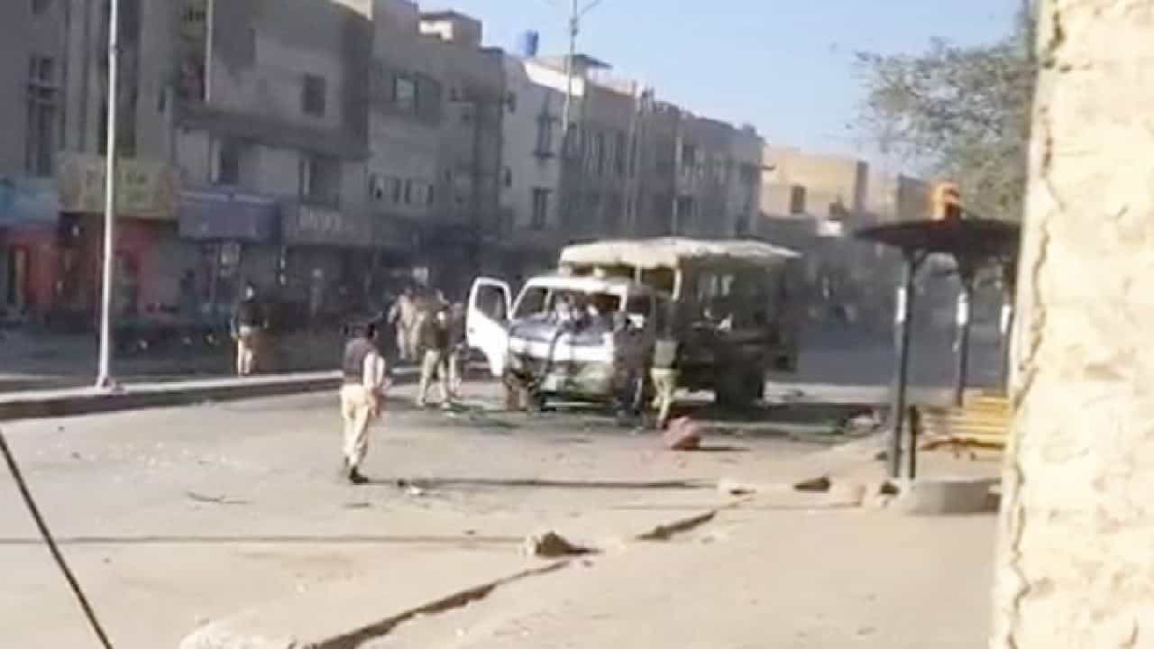 Balochistan Blast: ಬಲೂಚಿಸ್ತಾನದಲ್ಲಿ ಭಾರೀ ಸ್ಫೋಟ; ಪಾಕ್ ಪೊಲೀಸ್ ಸಾವು, 17 ಜನರಿಗೆ ಗಾಯ Balochistan Blast: ಬಲೂಚಿಸ್ತಾನದಲ್ಲಿ ಭಾರೀ ಸ್ಫೋಟ; ಪಾಕ್ ಪೊಲೀಸ್ ಸಾವು, 17 ಜನರಿಗೆ ಗಾಯ