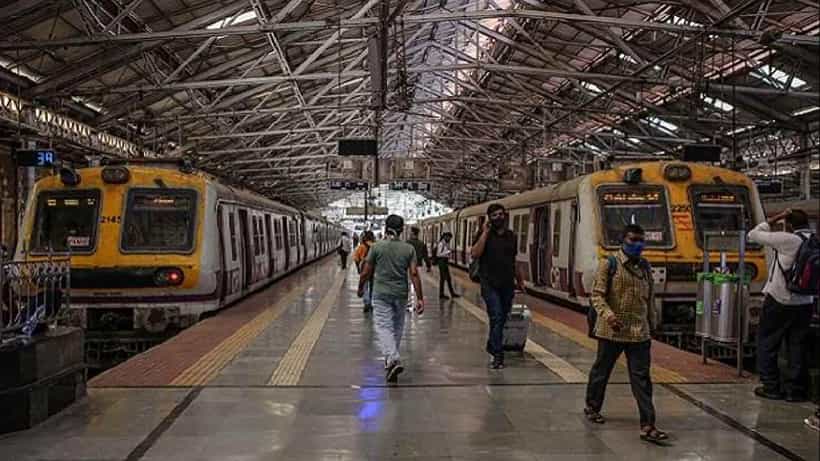 ಮುಂಬೈ ರೈಲುಗಳಲ್ಲಿ ಪ್ರಯಾಣಿಸಲು ಎರಡೂ ಡೋಸ್ ಕೊವಿಡ್ ಲಸಿಕೆ ಪಡೆಯುವುದು ಕಡ್ಡಾಯ