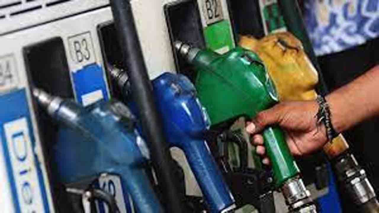 Petrol Price Today: ಇಂದು ಲೀಟರ್​ ಪೆಟ್ರೋಲ್​, ಡೀಸೆಲ್​ ಬೆಲೆ ಎಷ್ಟಿದೆ ಗೊತ್ತಾ?