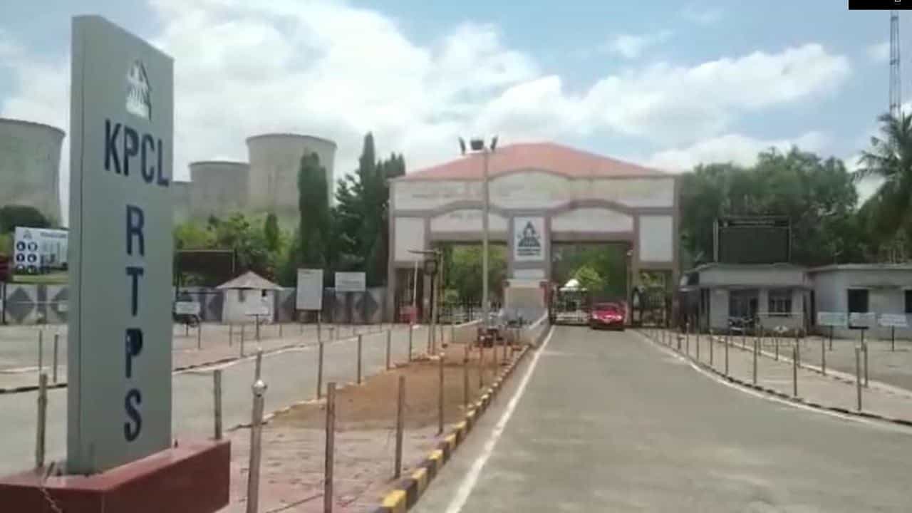 Coal Crisis: ರಾಯಚೂರು, ಬಳ್ಳಾರಿಗೆ ಕಲ್ಲಿದ್ದಲು ಪೂರೈಕೆ; ವಿದ್ಯುತ್ ವ್ಯತ್ಯಯ ಆತಂಕ ಕೊಂಚ ದೂರ Coal Crisis: ರಾಯಚೂರು, ಬಳ್ಳಾರಿಗೆ ಕಲ್ಲಿದ್ದಲು ಪೂರೈಕೆ; ವಿದ್ಯುತ್ ವ್ಯತ್ಯಯ ಆತಂಕ ಕೊಂಚ ದೂರ