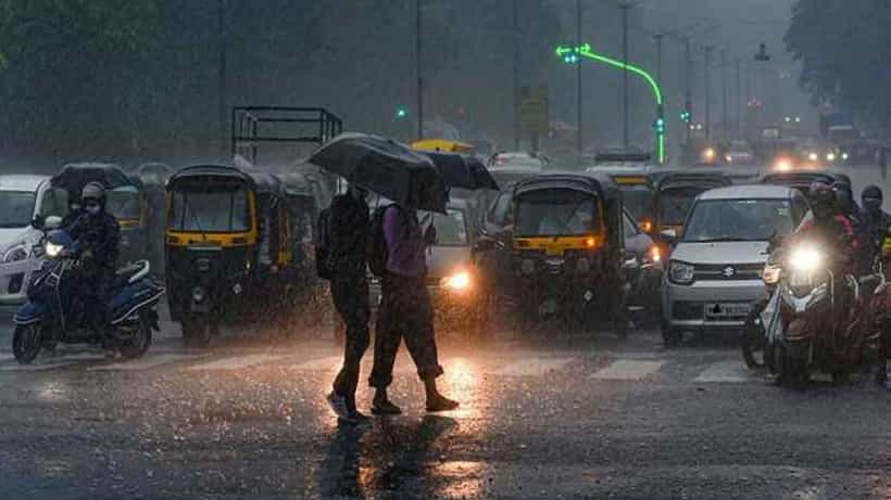 ಜಲಾವೃತವಾದ ರಸ್ತೆ, ಟ್ರಾಫಿಕ್ ಜಾಮ್ನಿಂದಾಗಿ ಪುಣೆ ವಿಮಾನ ನಿಲ್ದಾಣದಿಂದ ಹೊರಹೋಗಲಾರದೆ ಸಿಲುಕಿದ ಜನ