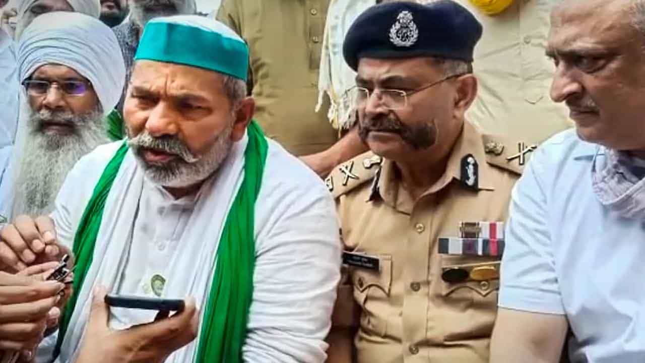 Lakhimpur Kheri ಲಖಿಂಪುರ್ ಖೇರಿ ಘಟನೆ: ರೈತ ಮುಖಂಡ ರಾಕೇಶ್ ಟಿಕಾಯತ್ ಸಹಾಯದೊಂದಿಗೆ ಪರಿಸ್ಥಿತಿ ನಿಯಂತ್ರಿಸಿದ್ದು ಹೇಗೆ? Lakhimpur Kheri ಲಖಿಂಪುರ್ ಖೇರಿ ಘಟನೆ: ರೈತ ಮುಖಂಡ ರಾಕೇಶ್ ಟಿಕಾಯತ್ ಸಹಾಯದೊಂದಿಗೆ ಪರಿಸ್ಥಿತಿ ನಿಯಂತ್ರಿಸಿದ್ದು ಹೇಗೆ?