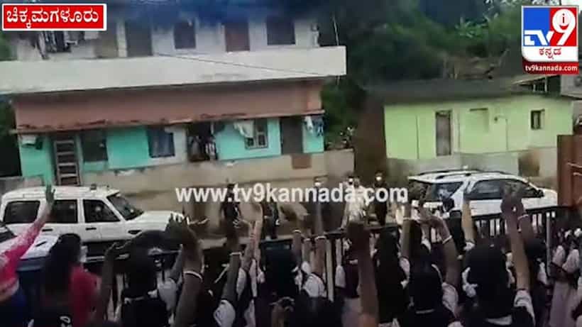 ಶೃಂಗೇರಿ: ಕಾರಿನಿಂದ ಇಳಿದು ಶಾಲಾ ವಿದ್ಯಾರ್ಥಿಗಳಿಗೆ ಆಲ್ ದಿ ಬೆಸ್ಟ್ ಹೇಳಿದ ರಾಷ್ಟ್ರಪತಿ; ವಿಡಿಯೋ ನೋಡಿ