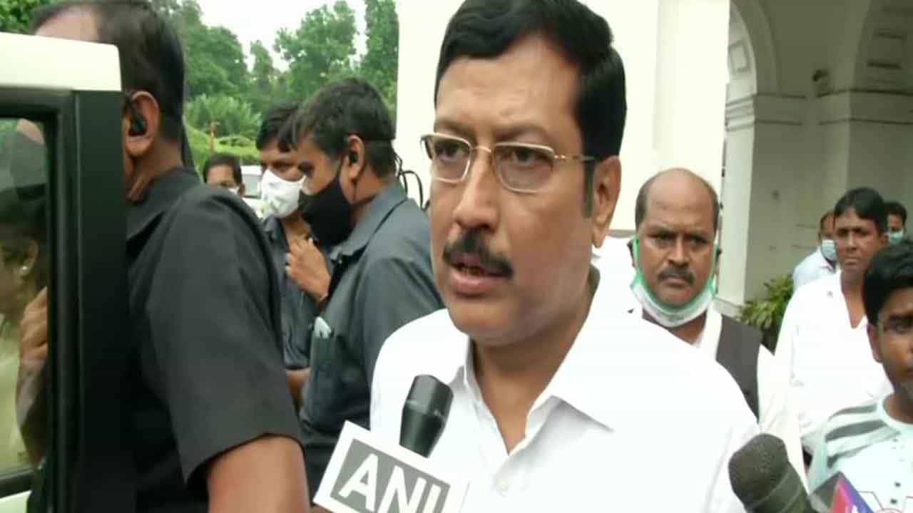 ಪಶ್ಚಿಮ ಬಂಗಾಳ: ಬಿಜೆಪಿಯಿಂದ ಟಿಎಂಸಿಗೆ ಮರಳಿದ ಸಬ್ಯಸಾಚಿ ದತ್ತ ಪಶ್ಚಿಮ ಬಂಗಾಳ: ಬಿಜೆಪಿಯಿಂದ ಟಿಎಂಸಿಗೆ ಮರಳಿದ ಸಬ್ಯಸಾಚಿ ದತ್ತ