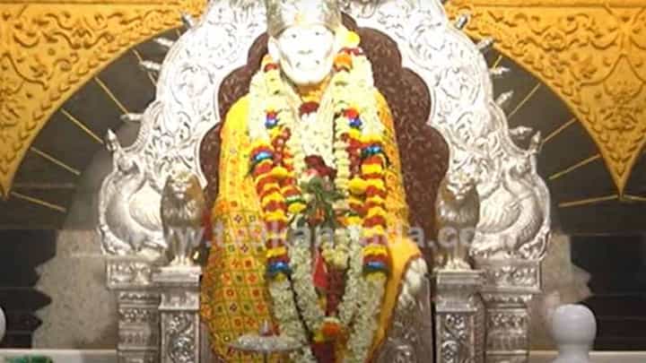 ಧಾರವಾಡ ಶಿರಡಿ ಸಾಯಿಬಾಬಾ ದೇವಸ್ಥಾನದಲ್ಲಿ ನಡೆಯುವ ಅನ್ನ ಸಂತರ್ಪಣೆ ಕಾರ್ಯದಲ್ಲಿ ಸಾವಿರಾರು ಭಕ್ತರು ಪ್ರಸಾದ ಸ್ವೀಕರಿಸುತ್ತಾರೆ ಧಾರವಾಡ ಶಿರಡಿ ಸಾಯಿಬಾಬಾ ದೇವಸ್ಥಾನದಲ್ಲಿ ನಡೆಯುವ ಅನ್ನ ಸಂತರ್ಪಣೆ ಕಾರ್ಯದಲ್ಲಿ ಸಾವಿರಾರು ಭಕ್ತರು ಪ್ರಸಾದ ಸ್ವೀಕರಿಸುತ್ತಾರೆ