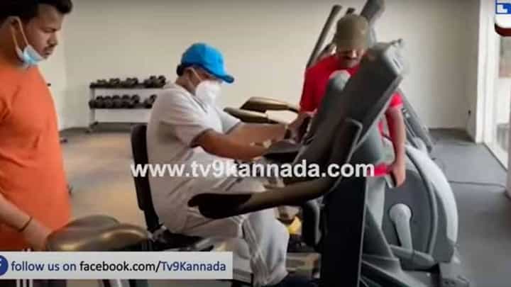 ಉಪಚುನಾವಣೆ ಸಮರಕ್ಕೆ ಮೊದಲು ಜಿಮ್ನಲ್ಲಿ ದೇಹವನ್ನು ಹುರಿ ಮಾಡಿಕೊಂಡ ಮಾಜಿ ಮುಖ್ಯಮಂತ್ರಿ ಸಿದ್ದರಾಮಯ್ಯ ಉಪಚುನಾವಣೆ ಸಮರಕ್ಕೆ ಮೊದಲು ಜಿಮ್ನಲ್ಲಿ ದೇಹವನ್ನು ಹುರಿ ಮಾಡಿಕೊಂಡ ಮಾಜಿ ಮುಖ್ಯಮಂತ್ರಿ ಸಿದ್ದರಾಮಯ್ಯ