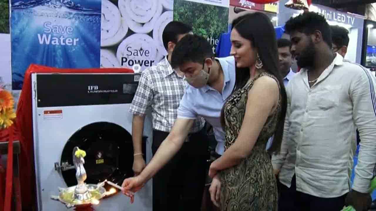 Tv9 Expo 2021: ಟಿವಿ9 ಸಹಭಾಗಿತ್ವದ ಆಟೋ ಮೊಬೈಲ್ ಮತ್ತು ಲೈಫ್ಸ್ಟೈಲ್ ಎಕ್ಸಪೋಗೆ ನಟಿ ಧನ್ಯ ರಾಮ್ ಕುಮಾರ್ರಿಂದ ಅದ್ಧೂರಿ ಚಾಲನೆ Tv9 Expo 2021: ಟಿವಿ9 ಸಹಭಾಗಿತ್ವದ ಆಟೋ ಮೊಬೈಲ್ ಮತ್ತು ಲೈಫ್ಸ್ಟೈಲ್ ಎಕ್ಸಪೋಗೆ ನಟಿ ಧನ್ಯ ರಾಮ್ ಕುಮಾರ್ರಿಂದ ಅದ್ಧೂರಿ ಚಾಲನೆ