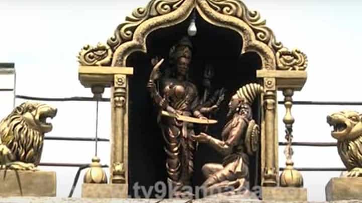 ಹಿರೇಉಡನಲ್ಲಿ ತುಳಜಾ ಭವಾನಿ ದೇವಿ ಗುಡಿ ಕಟ್ಟಿದ್ದು ಛತ್ರಪತಿ ಶಿವಾಜಿಯ ತಂದೆ ಶಹಾಜಿ ಭೋಸ್ಲೆ ಹಿರೇಉಡನಲ್ಲಿ ತುಳಜಾ ಭವಾನಿ ದೇವಿ ಗುಡಿ ಕಟ್ಟಿದ್ದು ಛತ್ರಪತಿ ಶಿವಾಜಿಯ ತಂದೆ ಶಹಾಜಿ ಭೋಸ್ಲೆ