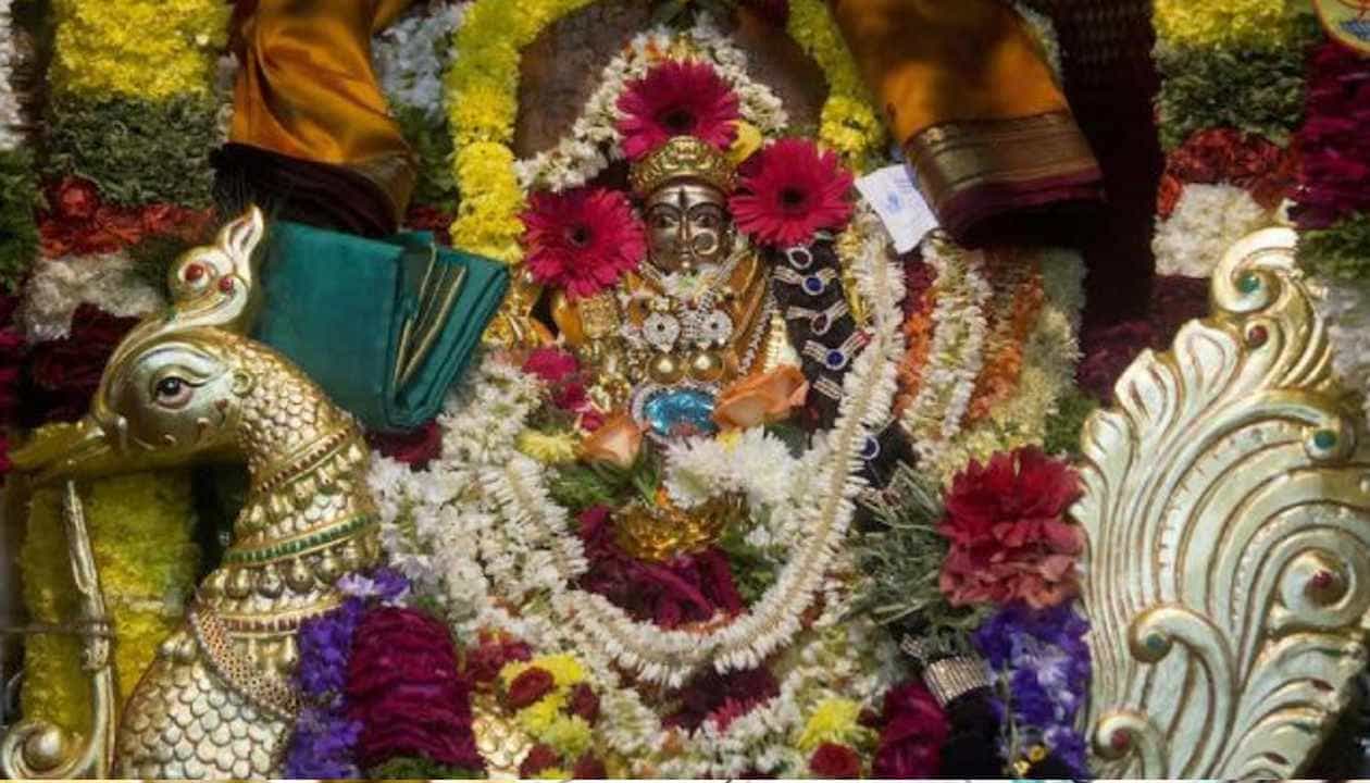 Shringeri Sharadamba: ಅಕ್ಟೋಬರ್ 8ರಂದು ಶೃಂಗೇರಿ ಶಾರದಾಂಬಾ ದರ್ಶನಕ್ಕೆ ಭಕ್ತರಿಗೆ ನಿರ್ಬಂಧ Shringeri Sharadamba: ಅಕ್ಟೋಬರ್ 8ರಂದು ಶೃಂಗೇರಿ ಶಾರದಾಂಬಾ ದರ್ಶನಕ್ಕೆ ಭಕ್ತರಿಗೆ ನಿರ್ಬಂಧ