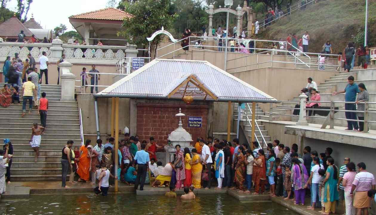 Talacauvery Theerthodbhava: ಇಂದು ಮಧ್ಯಾಹ್ನ 1 ಗಂಟೆ 11 ನಿಮಿಷಕ್ಕೆ ‘ತೀರ್ಥೋದ್ಭವ’, ಜೀವನದಿಯ ದರ್ಶನಕ್ಕೆ ಕ್ಷಣಗಣನೆ Talacauvery Theerthodbhava: ಇಂದು ಮಧ್ಯಾಹ್ನ 1 ಗಂಟೆ 11 ನಿಮಿಷಕ್ಕೆ ‘ತೀರ್ಥೋದ್ಭವ’, ಜೀವನದಿಯ ದರ್ಶನಕ್ಕೆ ಕ್ಷಣಗಣನೆ