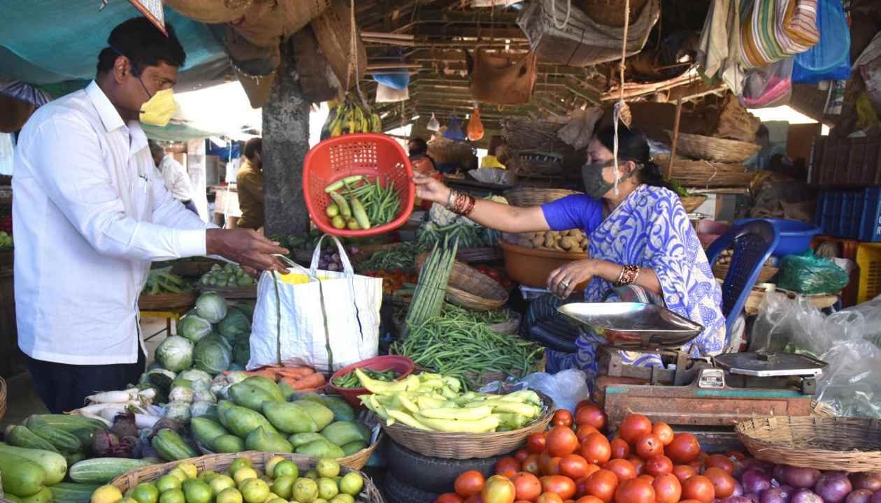 Bengaluru Vegetable Price List: ತರಕಾರಿ ಬೆಲೆಗಳಲ್ಲಿ ದಿಢೀರ್ ಏರಿಕೆ; ಯಾವ ತರಕಾರಿಗೆ ಎಷ್ಟು? ಬೆಲೆ ಏರಿಕೆಗೆ ಕಾರಣವೇನು?