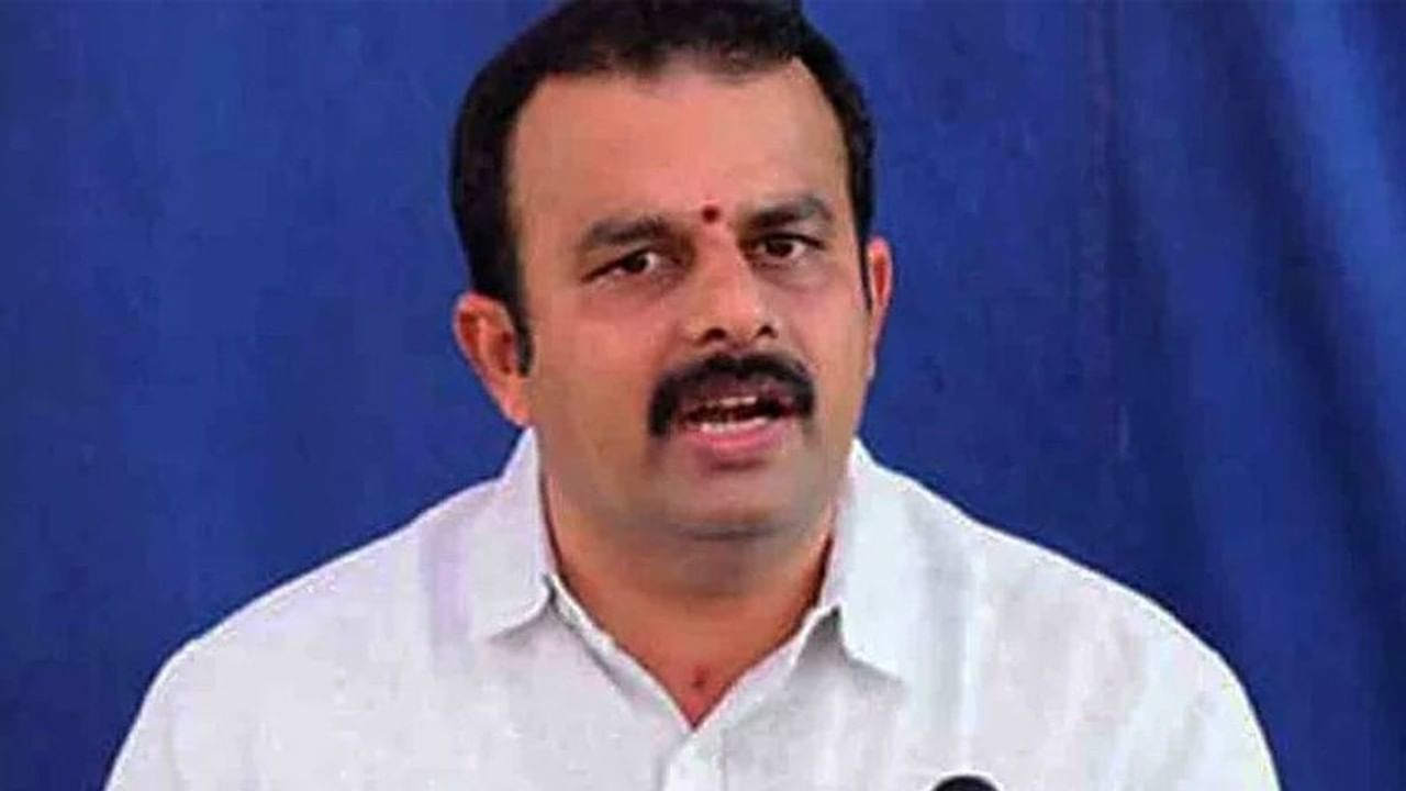 ಕಿತ್ತೂರು ರಾಣಿ ಚೆನ್ನಮ್ಮ ಜಯಂತ್ಯೋತ್ಸವ; ಕನ್ನಡ ಮತ್ತು ಸಂಸ್ಕೃತಿ ಸಚಿವ ಸುನಿಲ್ ಕುಮಾರ್ ಕಾರ್ಯಕ್ರಮಕ್ಕೆ ಗೈರು ಕಿತ್ತೂರು ರಾಣಿ ಚೆನ್ನಮ್ಮ ಜಯಂತ್ಯೋತ್ಸವ; ಕನ್ನಡ ಮತ್ತು ಸಂಸ್ಕೃತಿ ಸಚಿವ ಸುನಿಲ್ ಕುಮಾರ್ ಕಾರ್ಯಕ್ರಮಕ್ಕೆ ಗೈರು