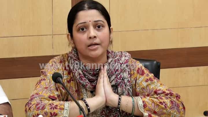 ‘ನಾನು ಕರ್ನಾಟಕ ಬಿಟ್ಟು ಹೋಗಲ್ಲ; ಇಲ್ಲಿನ ಜನರಿಗೆ ನನ್ನ ಕೃತಜ್ಞತೆ’: ನಟಿ ವಿಜಯಲಕ್ಷ್ಮೀ ‘ನಾನು ಕರ್ನಾಟಕ ಬಿಟ್ಟು ಹೋಗಲ್ಲ; ಇಲ್ಲಿನ ಜನರಿಗೆ ನನ್ನ ಕೃತಜ್ಞತೆ’: ನಟಿ ವಿಜಯಲಕ್ಷ್ಮೀ