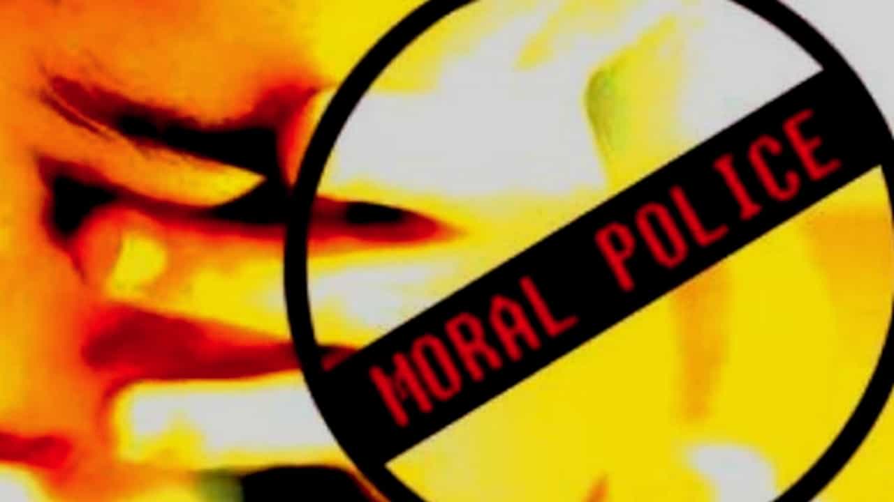 Moral policing: ಮಂಗಳೂರಿನಲ್ಲಿ ಮತ್ತೆ ನೈತಿಕ ಪೊಲೀಸರ ಅಟ್ಟಹಾಸ; ರಾತ್ರಿ 10 ಗಂಟೆಯಲ್ಲಿ ಕಾಲೇಜು ಬಳಿ ಘಟನೆ Moral policing: ಮಂಗಳೂರಿನಲ್ಲಿ ಮತ್ತೆ ನೈತಿಕ ಪೊಲೀಸರ ಅಟ್ಟಹಾಸ; ರಾತ್ರಿ 10 ಗಂಟೆಯಲ್ಲಿ ಕಾಲೇಜು ಬಳಿ ಘಟನೆ