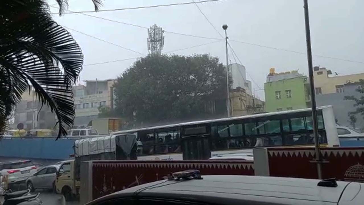 Bengaluru Rain: ಬೆಂಗಳೂರಿನಲ್ಲಿ ಮತ್ತೆ ಶುರುವಾಯ್ತು ಧಾರಾಕಾರ ಮಳೆ!