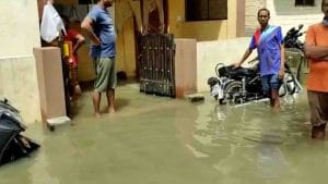 ದಸರಾ ಸಂಭ್ರಮ ಕಿತ್ತುಕೊಂಡ ಮಳೆ; ಅಬ್ಬಯ್ಯ ಲೇಔಟ್‌ನ ಮನೆಗಳಿಗೆ ನುಗ್ಗಿದ ಮಳೆ ನೀರು, ಮುಳುಗಿದ ವಾಹನಗಳು