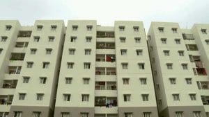 ಬೆಂಗಳೂರಿನ ಬಿನ್ನಿಮಿಲ್​ ಪೊಲೀಸ್​ ವಸತಿ ಸಂಕೀರ್ಣದಲ್ಲಿ​ ಮೂರು ವರ್ಷದ ಹಿಂದಷ್ಟೇ ನಿರ್ಮಾಣವಾಗಿದ್ದ ಬಹುಮಹಡಿ ಕಟ್ಟಡ ಬೀಳುವ ಆತಂಕ!