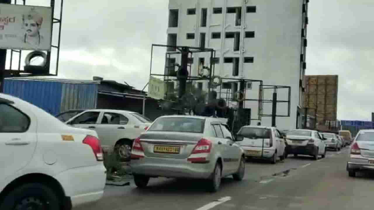 ಬೆಂಗಳೂರಿನಾದ್ಯಂತ ನಿನ್ನೆ ರಾತ್ರಿ ಭಾರೀ ಮಳೆ; ಇಂಜಿನ್‌ಗಳಿಗೆ ನೀರು ನುಗ್ಗಿ ಕೆಟ್ಟುನಿಂತ 20ಕ್ಕೂ ಹೆಚ್ಚು ಕಾರು