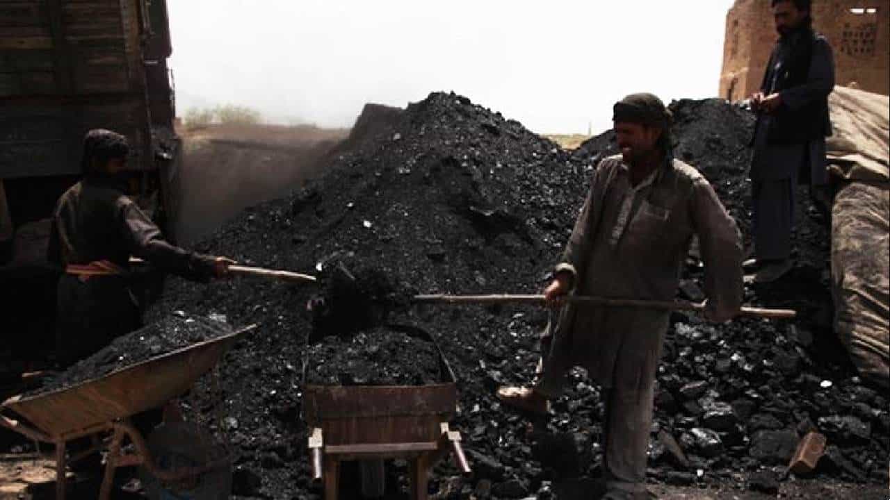Coal Mines: 40 ಹೊಸ ಕಲ್ಲಿದ್ದಲು ಗಣಿಗಳ ಹರಾಜು ಪ್ರಕ್ರಿಯೆ ಆರಂಭಿಸಿದ ಕೇಂದ್ರ ಸರ್ಕಾರ Coal Mines: 40 ಹೊಸ ಕಲ್ಲಿದ್ದಲು ಗಣಿಗಳ ಹರಾಜು ಪ್ರಕ್ರಿಯೆ ಆರಂಭಿಸಿದ ಕೇಂದ್ರ ಸರ್ಕಾರ