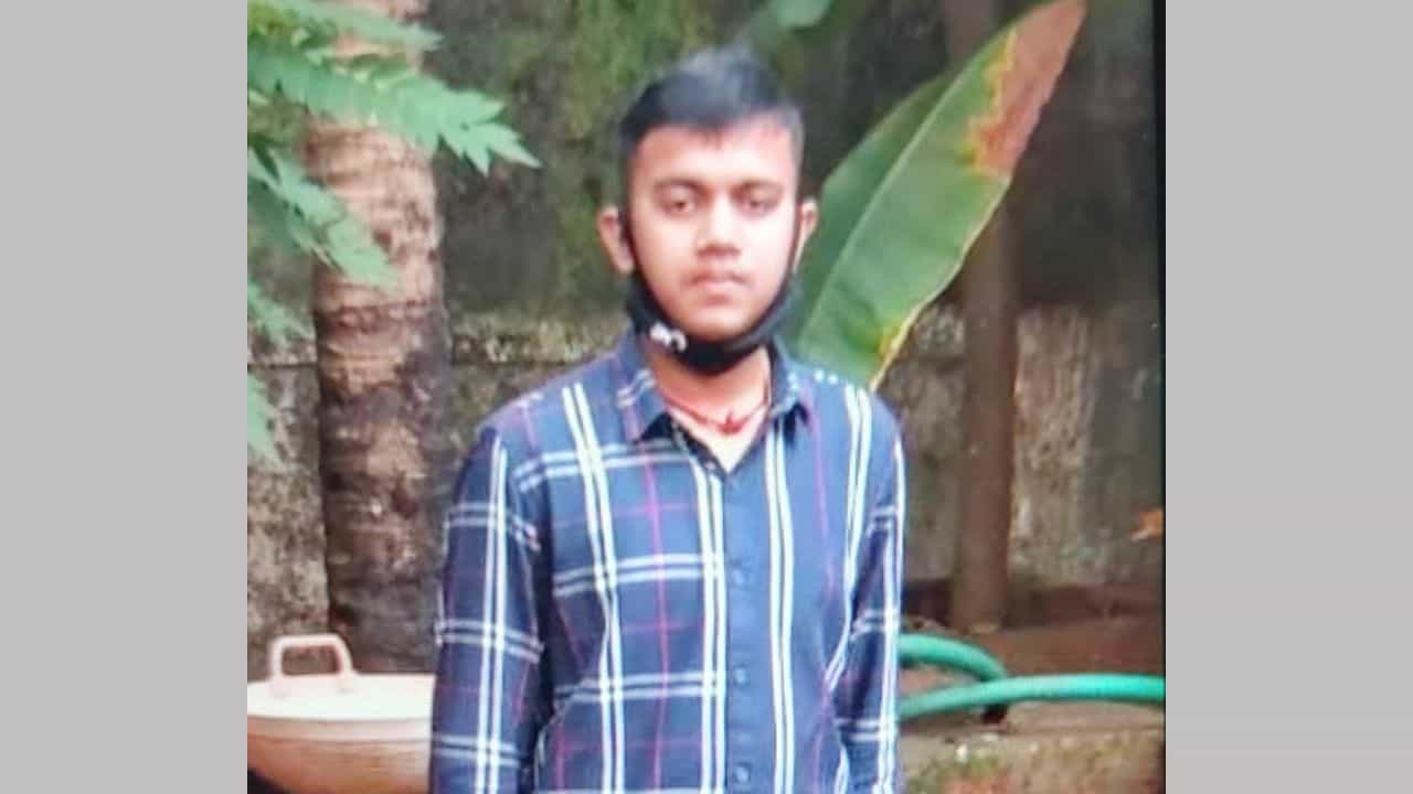 ಮಂಗಳೂರು: ಅಪ್ಪನ ಶೂಟೌಟ್ನಲ್ಲಿ ಗಾಯಗೊಂಡಿದ್ದ ಬಾಲಕ ಸಾವು ಮಂಗಳೂರು: ಅಪ್ಪನ ಶೂಟೌಟ್ನಲ್ಲಿ ಗಾಯಗೊಂಡಿದ್ದ ಬಾಲಕ ಸಾವು