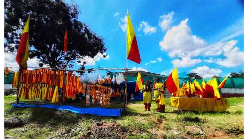 Kannada Rajyotsava Flag Sellers