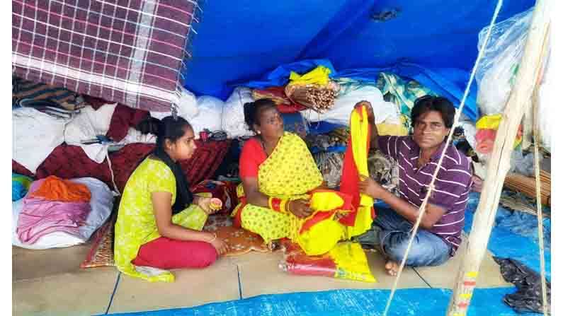 Kannada Rajyotsava Flag Sellers 