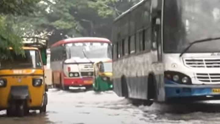 ರಾತ್ರಿಯಿಡೀ ಧಾರಾಕಾರ ಮಳೆ, ಹಗಲಿಡೀ ತುಂತುರು ಮಳೆ, ಬೆಂಗಳೂರನ್ನು ಬೆಂಬಿಡದ ವರುಣದೇವ! ರಾತ್ರಿಯಿಡೀ ಧಾರಾಕಾರ ಮಳೆ, ಹಗಲಿಡೀ ತುಂತುರು ಮಳೆ, ಬೆಂಗಳೂರನ್ನು ಬೆಂಬಿಡದ ವರುಣದೇವ!