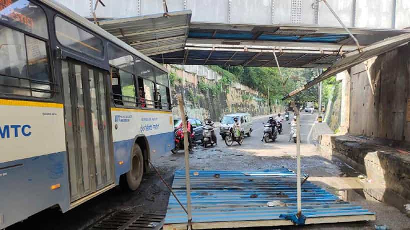 ಬಿಎಂಟಿಸಿ ಬಸ್ ಮೇಲೆ ಬಿತ್ತು ರೈಲ್ವೇ ಬ್ರಿಡ್ಜ್ಗೆ ಹಾಕಿದ್ದ ಕಬ್ಬಿಣದ ಶೀಟ್; ಪ್ರಾಣಾಪಾಯದಿಂದ ಪಾರಾದ ಪ್ರಯಾಣಿಕರು