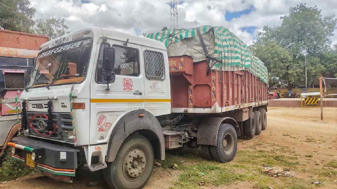 ಕೊಪ್ಪಳ: ಅಕ್ರಮವಾಗಿ ಸಾಗಿಸುತ್ತಿದ್ದ 340 ಕ್ವಿಂಟಾಲ್ ಪಡಿತರ ಅಕ್ಕಿ ಜಪ್ತಿ; ಲಾರಿ ವಶ