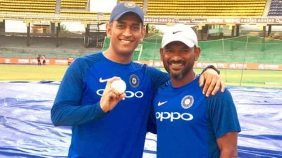 T20 World Cup: ವಿದಾಯಕ್ಕೂ ಮುನ್ನ ಭಾವನಾತ್ಮಕ ಸಂದೇಶ ಬರೆದ ಟೀಂ ಇಂಡಿಯಾ ಫೀಲ್ಡಿಂಗ್ ಕೋಚ್ ಆರ್. ಶ್ರೀಧರ್ T20 World Cup: ವಿದಾಯಕ್ಕೂ ಮುನ್ನ ಭಾವನಾತ್ಮಕ ಸಂದೇಶ ಬರೆದ ಟೀಂ ಇಂಡಿಯಾ ಫೀಲ್ಡಿಂಗ್ ಕೋಚ್ ಆರ್. ಶ್ರೀಧರ್