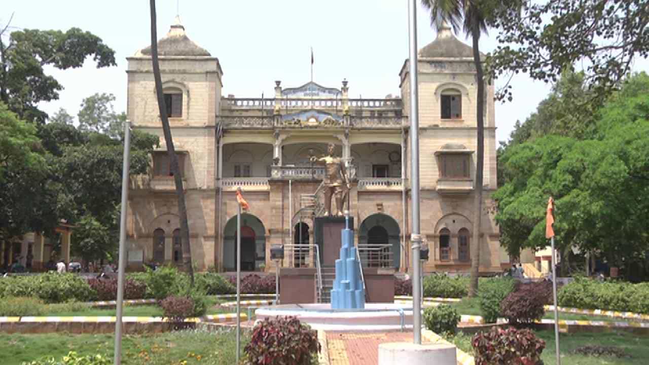 ಸ್ಮಾರ್ಟ್ ಸಿಟಿ ಯೋಜನೆ ಹುಬ್ಬಳ್ಳಿಗಷ್ಟೇ ಸೀಮಿತ ಆರೋಪ; ಧಾರವಾಡಕ್ಕೆ ಪ್ರತ್ಯೇಕ ಪಾಲಿಕೆ ನಿರ್ಮಿಸಲು ಆಗ್ರಹ