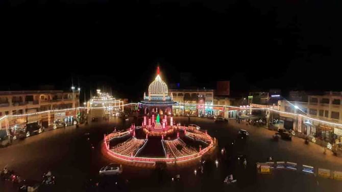 ಮೈಸೂರಿನಲ್ಲಿ ಬೆಳಕಿನ ಹಬ್ಬ; ನೈಟ್ ಕರ್ಫ್ಯೂ ಜಾರಿ ಹಿನ್ನೆಲೆ ರಾತ್ರಿ 10 ಗಂಟೆಯವರೆಗೆ ಮಾತ್ರ ವಿದ್ಯುತ್ ದೀಪಾಲಂಕಾರ ಮೈಸೂರಿನಲ್ಲಿ ಬೆಳಕಿನ ಹಬ್ಬ; ನೈಟ್ ಕರ್ಫ್ಯೂ ಜಾರಿ ಹಿನ್ನೆಲೆ ರಾತ್ರಿ 10 ಗಂಟೆಯವರೆಗೆ ಮಾತ್ರ ವಿದ್ಯುತ್ ದೀಪಾಲಂಕಾರ