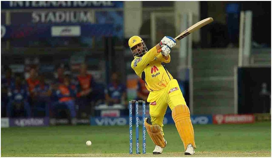 CSK ನಾಯಕ ಧೋನಿ, ದೆಹಲಿ ವಿರುದ್ಧದ ಪಂದ್ಯವನ್ನು 6 ಎಸೆತಗಳಲ್ಲಿ 300 ಸ್ಟ್ರೈಕ್ ರೇಟ್​ನಲ್ಲಿ ಮುಗಿಸಿದರು, ಐಪಿಎಲ್​ನಲ್ಲಿ ಅತಿ ಹೆಚ್ಚು ಪ್ಲೇಆಫ್ ಪಂದ್ಯಗಳನ್ನು ಆಡಿದ ಆಟಗಾರ ಎನಿಸಿಕೊಂಡಿದ್ದಾರೆ. ದೆಹಲಿ ವಿರುದ್ಧದ ಮೊದಲ ಕ್ವಾಲಿಫೈಯರ್ ಐಪಿಎಲ್ ಪಿಚ್‌ನಲ್ಲಿ ಅವರ 25 ನೇ ಪ್ಲೇಆಫ್ ಪಂದ್ಯವಾಗಿತ್ತು. ಈ ಸಂದರ್ಭದಲ್ಲಿ, ಸುರೇಶ್ ರೈನಾ 24 ಪ್ಲೇಆಫ್ ಪಂದ್ಯಗಳನ್ನು ಆಡುವ ಮೂಲಕ ಅವರ ಹಿಂದೆ ಇದ್ದಾರೆ. 