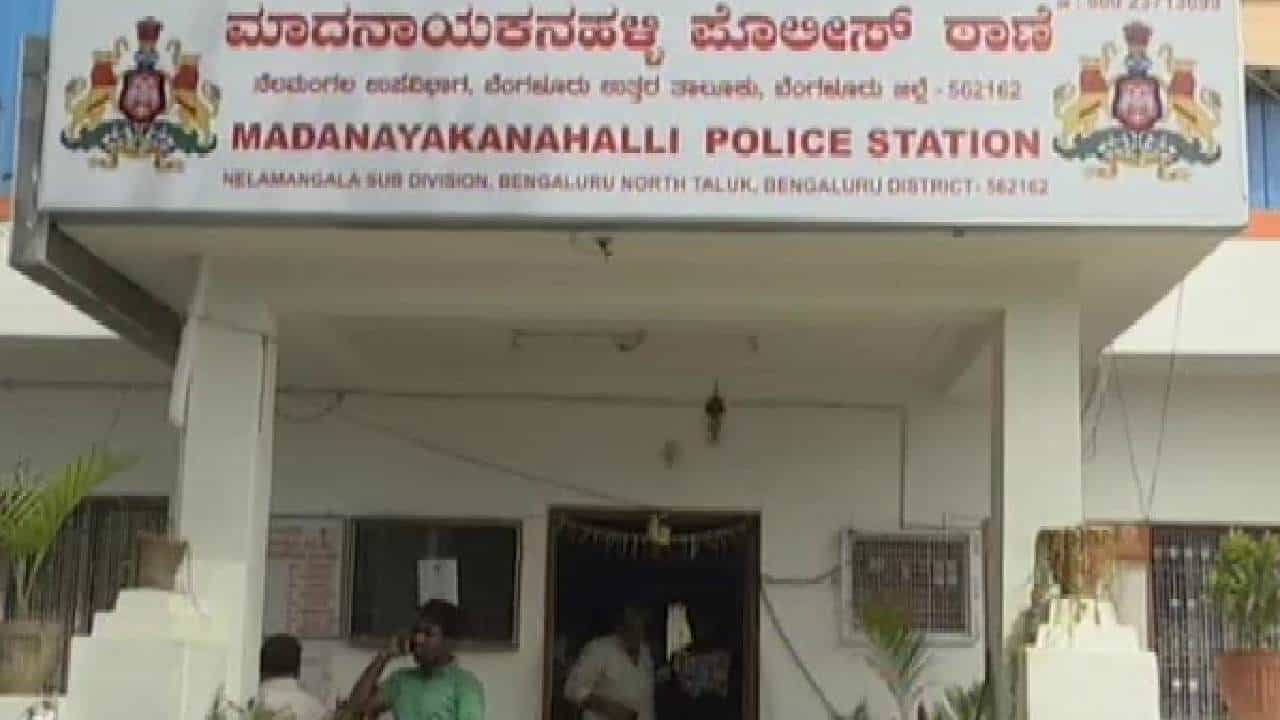 ಜಿಂದಾಲ್ ಸಿಟಿಯಲ್ಲಿ ಮತ್ತೊಂದು ಅವಗಢ: 17ನೇ ಮಹಡಿಯಿಂದ ಬಿದ್ದು ಕಾರ್ಮಿಕ ಸಾವು ಜಿಂದಾಲ್ ಸಿಟಿಯಲ್ಲಿ ಮತ್ತೊಂದು ಅವಗಢ: 17ನೇ ಮಹಡಿಯಿಂದ ಬಿದ್ದು ಕಾರ್ಮಿಕ ಸಾವು