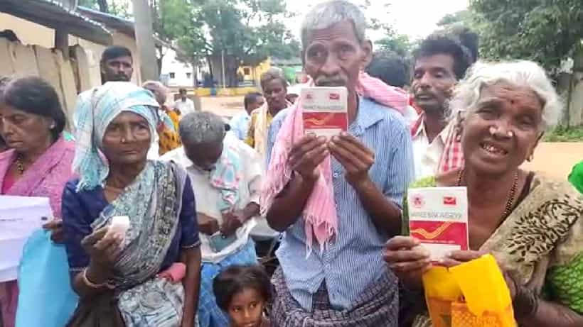ಸರ್ಕಾರದ ಹಲವು ಯೋಜನೆಗಳ ಹಣಕ್ಕೆ ಕನ್ನ; ಪೋಸ್ಟ್ಮ್ಯಾನ್ ವಿರುದ್ಧ ಜನರ ಆಕ್ರೋಶ