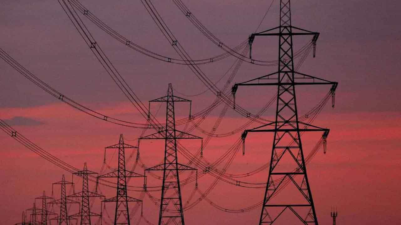 Bengaluru Power Cut: ಬೆಂಗಳೂರಿನ ಜಯನಗರ, ವೈಟ್ಫೀಲ್ಡ್, ರಾಜಾಜಿನಗರ ಸೇರಿ ಈ ಏರಿಯಾಗಳಲ್ಲಿ ಇಂದು ಪವರ್ ಕಟ್ Bengaluru Power Cut: ಬೆಂಗಳೂರಿನ ಜಯನಗರ, ವೈಟ್ಫೀಲ್ಡ್, ರಾಜಾಜಿನಗರ ಸೇರಿ ಈ ಏರಿಯಾಗಳಲ್ಲಿ ಇಂದು ಪವರ್ ಕಟ್