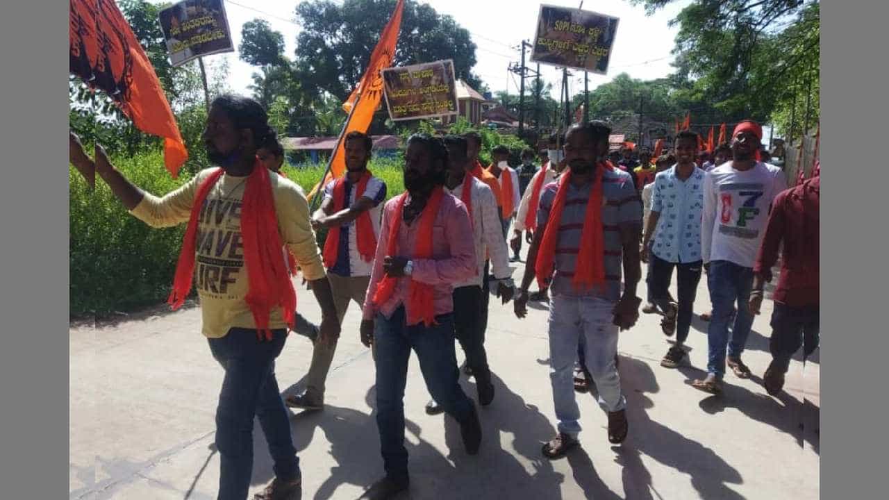 ಉಡುಪಿ: ಗೋ ಹತ್ಯೆ ಖಂಡಿಸಿ ಪ್ರತಿಭಟನೆ; ಗಂಗೊಳ್ಳಿಯಲ್ಲಿ ಸ್ವಯಂಪ್ರೇರಿತವಾಗಿ ಸಂಪೂರ್ಣ ಬಂದ್