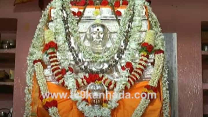 Temple Tour: ಮಿನಿಮಂತ್ರಾಲಯಕ್ಕೆ ಗುರುವಾರದಂದು ತಪ್ಪದೇ ಭೇಟಿ ನೀಡಿ Temple Tour: ಮಿನಿಮಂತ್ರಾಲಯಕ್ಕೆ ಗುರುವಾರದಂದು ತಪ್ಪದೇ ಭೇಟಿ ನೀಡಿ
