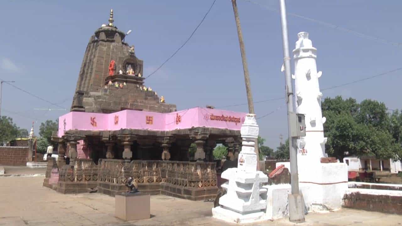ಐತಿಹಾಸಿಕ ದೇವಾಲಯ ಅಧಿಕಾರಿಗಳ ನಿರ್ಲಕ್ಷ್ಯದಿಂದ ಅನಾಥ; ಪುರಾತತ್ವ ಇಲಾಖೆಯ ವಿರುದ್ಧ ಜನರ ಆಕ್ರೋಶ ಐತಿಹಾಸಿಕ ದೇವಾಲಯ ಅಧಿಕಾರಿಗಳ ನಿರ್ಲಕ್ಷ್ಯದಿಂದ ಅನಾಥ; ಪುರಾತತ್ವ ಇಲಾಖೆಯ ವಿರುದ್ಧ ಜನರ ಆಕ್ರೋಶ