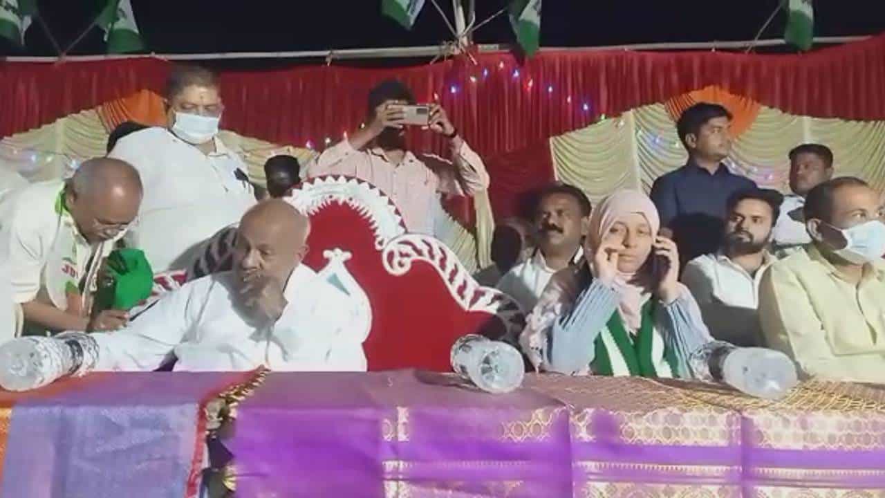 ಇನ್ನೂ ಎಷ್ಟು ದಿನ ಬದುಕಿರುತ್ತೇನೋ, ನಾನು ಸತ್ತರೂ ಪ್ರಾದೇಶಿಕ ಪಕ್ಷ ಉಳಿಯಬೇಕು: ಮಾಜಿ ಪ್ರಧಾನಿ ಎಚ್ಡಿ ದೇವೇಗೌಡ ಇನ್ನೂ ಎಷ್ಟು ದಿನ ಬದುಕಿರುತ್ತೇನೋ, ನಾನು ಸತ್ತರೂ ಪ್ರಾದೇಶಿಕ ಪಕ್ಷ ಉಳಿಯಬೇಕು: ಮಾಜಿ ಪ್ರಧಾನಿ ಎಚ್ಡಿ ದೇವೇಗೌಡ