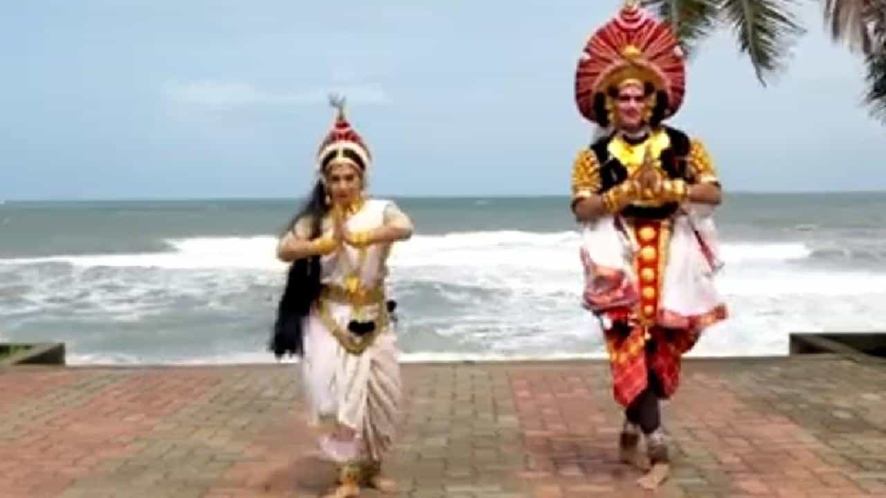 ವಂದೇ ಮಾತರಂ ಗೀತೆಗೆ ಅಮ್ಮ ಮತ್ತು ಮಗನ ಯಕ್ಷಗಾನ ಕುಣಿತ; ವಿಡಿಯೋ ವೈರಲ್ ವಂದೇ ಮಾತರಂ ಗೀತೆಗೆ ಅಮ್ಮ ಮತ್ತು ಮಗನ ಯಕ್ಷಗಾನ ಕುಣಿತ; ವಿಡಿಯೋ ವೈರಲ್