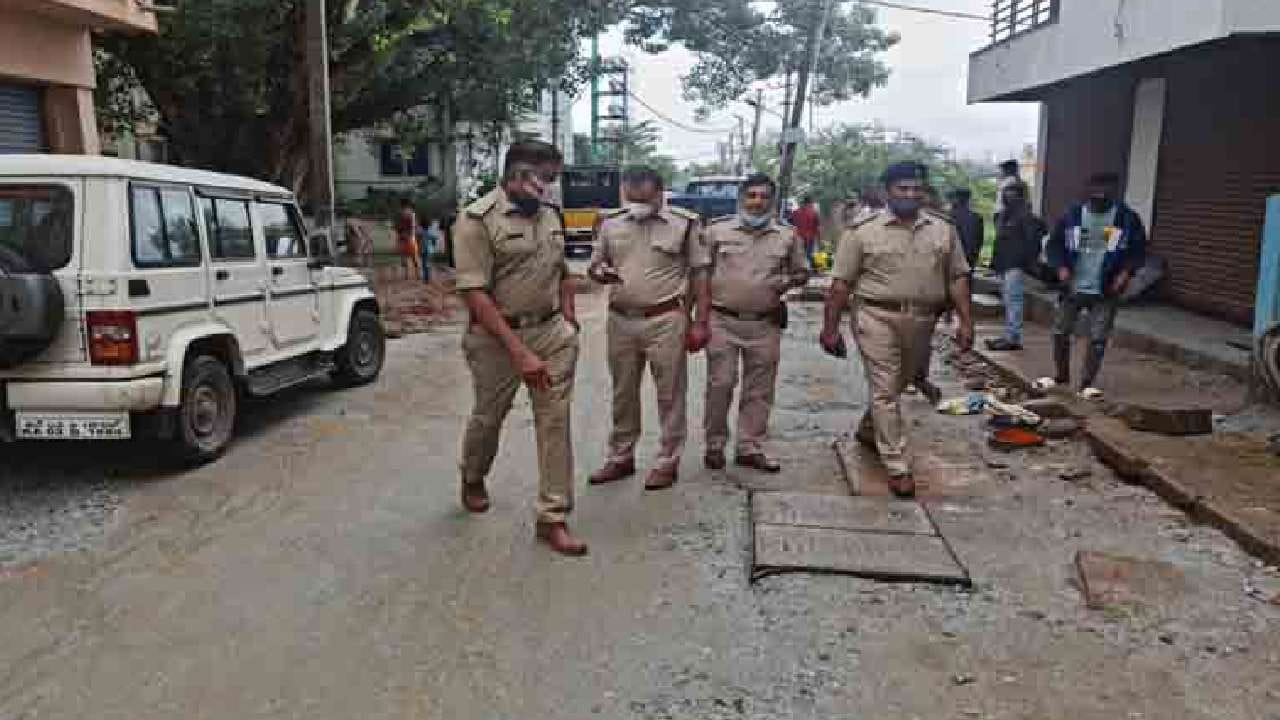 ಮಂಗಳೂರಿನ ಓನೆಕ್ಸ್ ಪಬ್ ಮೇಲೆ ಸಿಸಿಬಿ ಪೊಲೀಸರ ದಾಳಿ: ಧ್ವನಿವರ್ಧಕ ವಶ ಮಂಗಳೂರಿನ ಓನೆಕ್ಸ್ ಪಬ್ ಮೇಲೆ ಸಿಸಿಬಿ ಪೊಲೀಸರ ದಾಳಿ: ಧ್ವನಿವರ್ಧಕ ವಶ