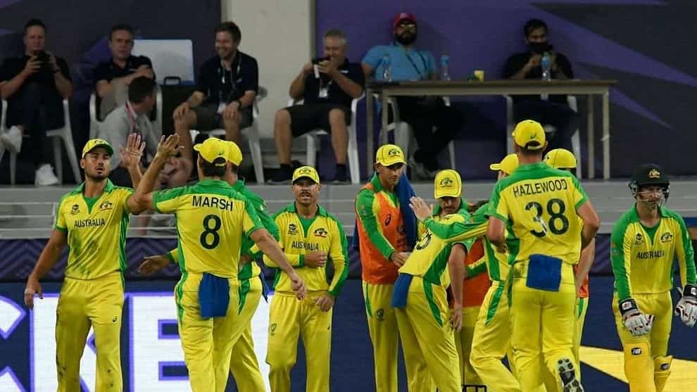 ಇದಾಗ್ಯೂ ಟಿ20 ಕ್ರಿಕೆಟ್ನಲ್ಲಿ ಅತೀ ಹೆಚ್ಚು ಆಟಗಾರರನ್ನು ಕಣಕ್ಕಿಳಿಸಿದ ದಾಖಲೆ ಆಸ್ಟ್ರೇಲಿಯಾ ಹೆಸರಿನಲ್ಲಿದೆ. ಆಸ್ಟ್ರೇಲಿಯಾ ಪರ ಟಿ20 ಕ್ರಿಕೆಟ್ನಲ್ಲಿ ಇದುವರೆಗೆ 98 ಆಟಗಾರರು ಕಣಕ್ಕಿಳಿದಿದ್ದಾರೆ. ಹೀಗಾಗಿ ದಾಖಲೆಯನ್ನು ಮುರಿಯಲು ಟೀಮ್ ಇಂಡಿಯಾ ಪರ ಇನ್ನೂ ಐವರು ಹೊಸ ಆಟಗಾರರು ಆಡಬೇಕಿದೆ.