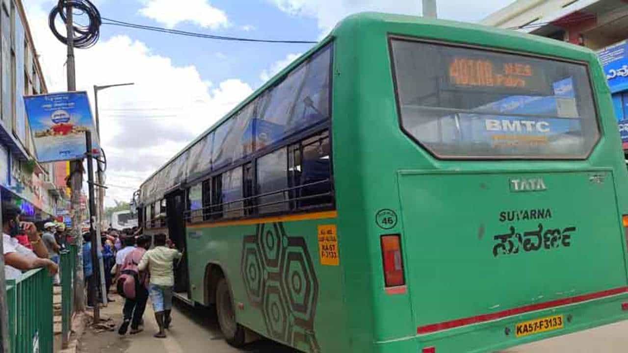 BMTC ಸಿಬ್ಬಂದಿಗೆ ಬಾಕಿ ಇದ್ದ ಶೇ. 50ರಷ್ಟು ವೇತನ ಪಾವತಿಗೆ ಹಣ ಬಿಡುಗಡೆ BMTC ಸಿಬ್ಬಂದಿಗೆ ಬಾಕಿ ಇದ್ದ ಶೇ. 50ರಷ್ಟು ವೇತನ ಪಾವತಿಗೆ ಹಣ ಬಿಡುಗಡೆ
