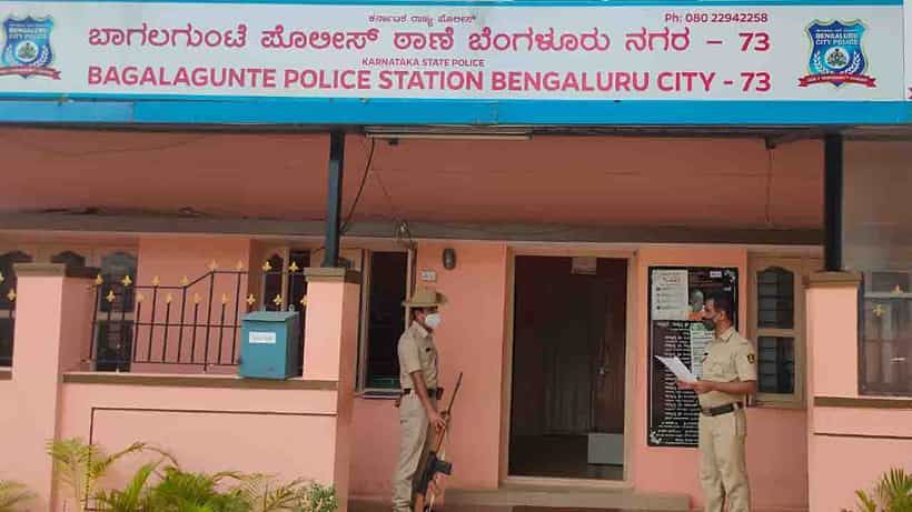 ಬಸ್ಸ್ಲ್ಲಿ ಪರಿಚಯ, ಪರಿಚಯದಿಂದ ಪ್ರೀತಿ; ಆ ಪ್ರೀತಿಯ ಹೆಸರಲ್ಲೇ ಮೋಸವೂ ಮಾಡಿದ: ಸಾಲದು ಅಂತಾ ಯುವಕನ ಮನೆಯಿಂದ ಜೀವ ಬೆದರಿಕೆ