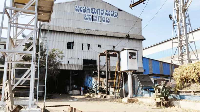 ಬೀಳಗಿ ಶುಗರ್ಸ್ ಕಾರ್ಖಾನೆ ಸಮೀಪ ರೈತ ಬಣಗಳಿಂದ ಪರ-ವಿರೋಧ ಹೋರಾಟ