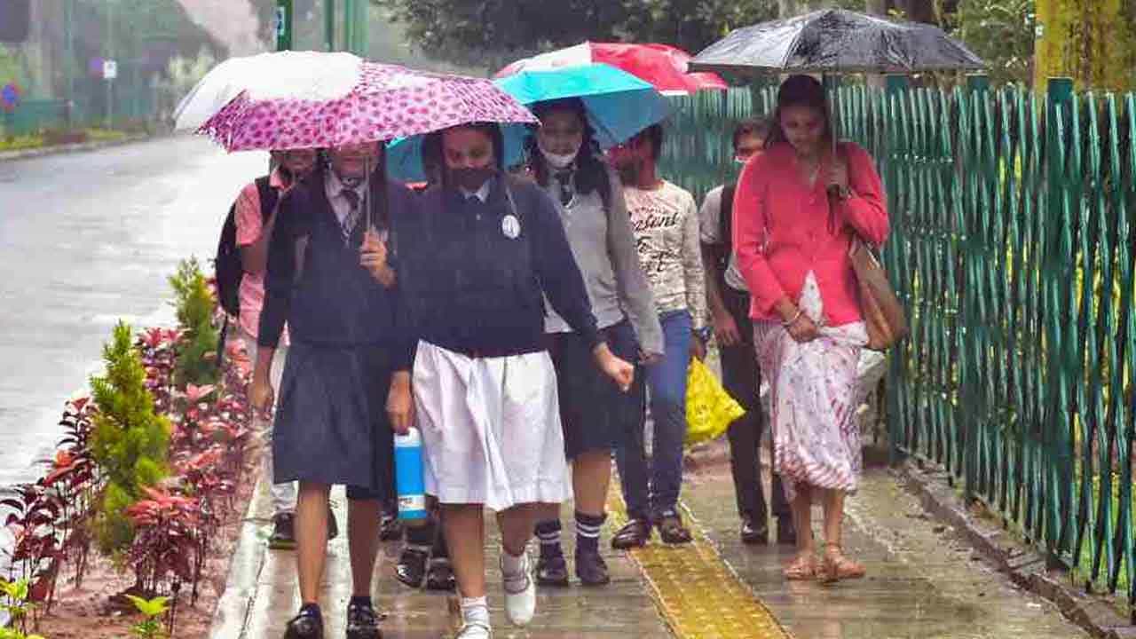 ಬೆಂಗಳೂರಿನಲ್ಲಿ ಒಂದೇ ದಿನ 73.4 ಮಿಮೀ ಮಳೆ: ಇನ್ನೂ ಕೆಲ ದಿನ ಮುಂದುವರಿಯಲಿದೆ ಧಾರಾಕಾರ ಮಳೆ ಬೆಂಗಳೂರಿನಲ್ಲಿ ಒಂದೇ ದಿನ 73.4 ಮಿಮೀ ಮಳೆ: ಇನ್ನೂ ಕೆಲ ದಿನ ಮುಂದುವರಿಯಲಿದೆ ಧಾರಾಕಾರ ಮಳೆ