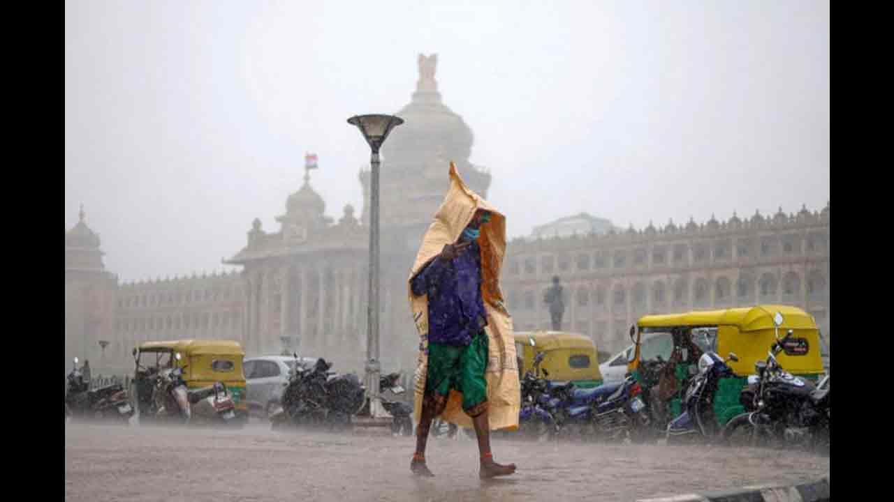 Karnataka Weather Today: ಬೆಂಗಳೂರು ಸೇರಿ ಕರ್ನಾಟಕದ ದಕ್ಷಿಣ ಒಳನಾಡಿನಲ್ಲಿ ಇಂದು ಮಳೆ ಸಾಧ್ಯತೆ