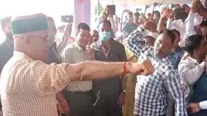 Video: ಗೋವರ್ಧನ ಪೂಜೆ ವಿಧಿವಿಧಾನದಲ್ಲಿ ಚಾಟಿಯೇಟು ಸ್ವೀಕರಿಸಿದ ಛತ್ತೀಸ್‌ಗಡದ ಸಿಎಂ ಭೂಪೇಶ್ ಬಘೇಲ್   