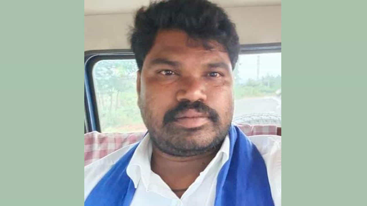 ಚಿತ್ರದುರ್ಗದಲ್ಲಿ ನ್ಯಾಯಬೆಲೆ ಅಂಗಡಿ ಮಹಿಳೆಗೆ ಬ್ಲ್ಯಾಕ್ಮೇಲ್ ಪ್ರಕರಣ! ಭೀಮ್ ಆರ್ಮಿ ಜಿಲ್ಲಾಧ್ಯಕ್ಷ ಅರೆಸ್ಟ್ ಚಿತ್ರದುರ್ಗದಲ್ಲಿ ನ್ಯಾಯಬೆಲೆ ಅಂಗಡಿ ಮಹಿಳೆಗೆ ಬ್ಲ್ಯಾಕ್ಮೇಲ್ ಪ್ರಕರಣ! ಭೀಮ್ ಆರ್ಮಿ ಜಿಲ್ಲಾಧ್ಯಕ್ಷ ಅರೆಸ್ಟ್